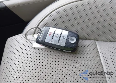 2020 Kia Sportage Ex z USA, uszkodzony, nr VIN KNDPNCAC9L7637992